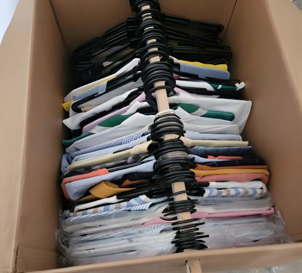 Equipe MA Mudanças cuidando de transporte seguro de objetos valiosos